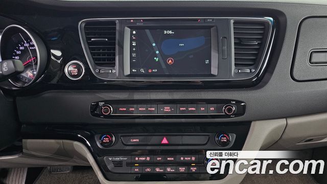 Kia Canival 2015 — photo 25