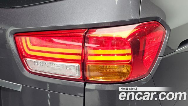 Kia Canival 2015 — photo 9