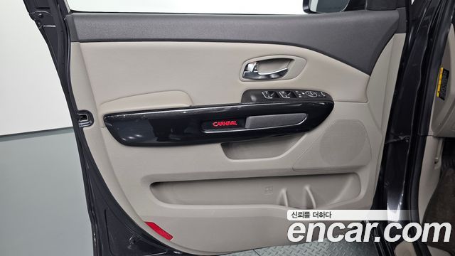 Kia Canival 2015 — photo 14