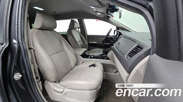 Kia Canival 2015 — photo 16