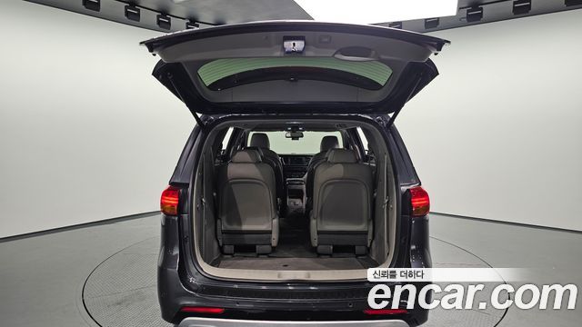 Kia Canival 2015 — photo 32