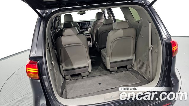 Kia Canival 2015 — photo 33