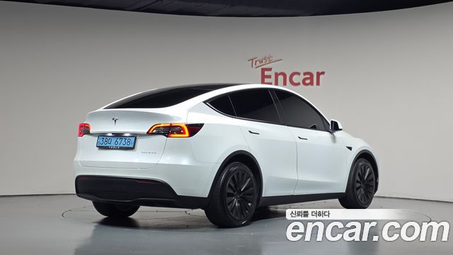 Tesla Model Y 2022 — photo 2