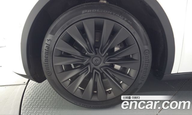 Tesla Model Y 2022 — photo 5