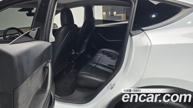 Tesla Model Y 2022 — photo 17