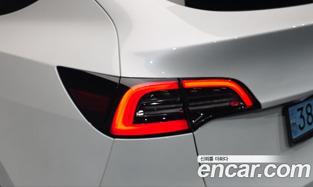Tesla Model Y 2022 — photo 9