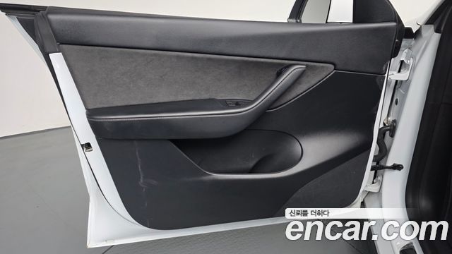 Tesla Model Y 2022 — photo 14