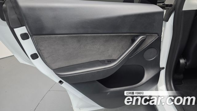 Tesla Model Y 2022 — photo 15