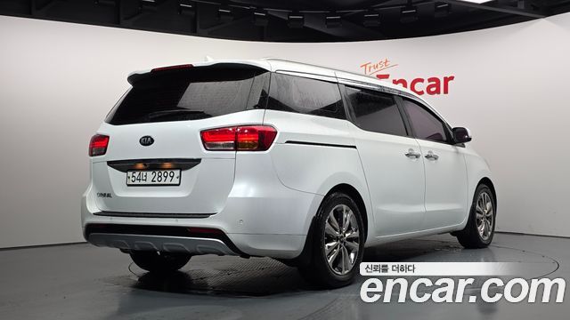 Kia Canival 2015 — photo 2
