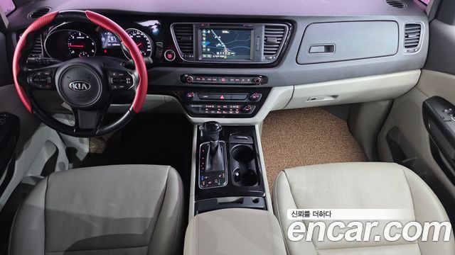 Kia Canival 2015 — photo 7