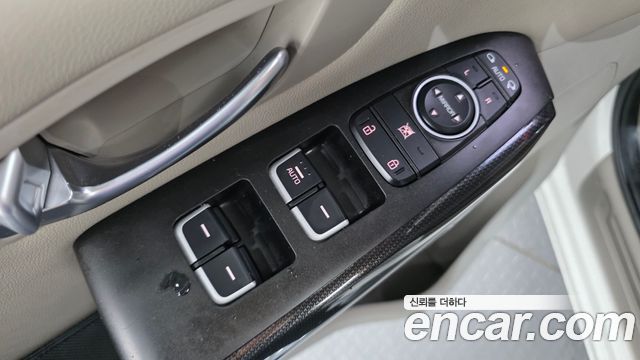 Kia Canival 2015 — photo 11