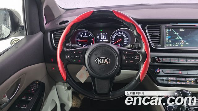 Kia Canival 2015 — photo 13