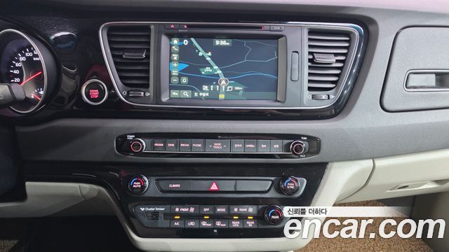 Kia Canival 2015 — photo 14