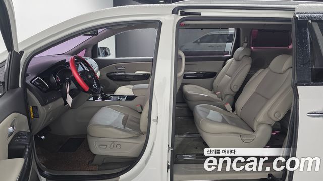 Kia Canival 2015 — photo 17