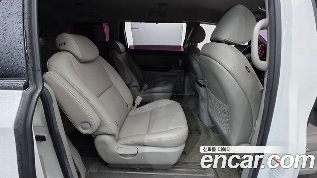 Kia Canival 2015 — photo 19