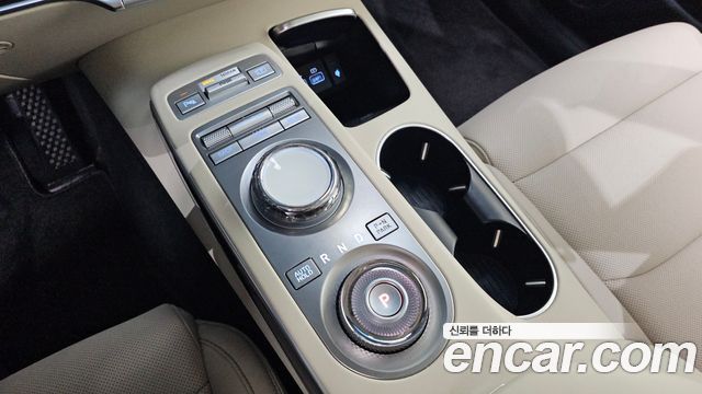 Genesis GV70 2023 — photo 12