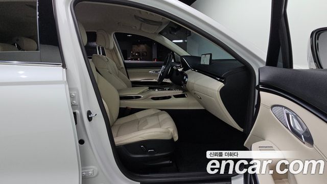 Genesis GV70 2023 — photo 17
