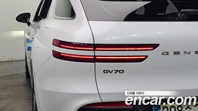 Genesis GV70 2023 — photo 9