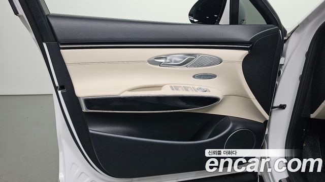 Genesis GV70 2023 — photo 14