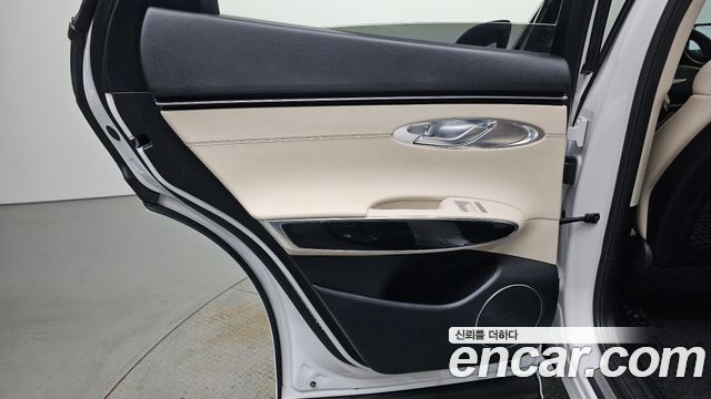 Genesis GV70 2023 — photo 15