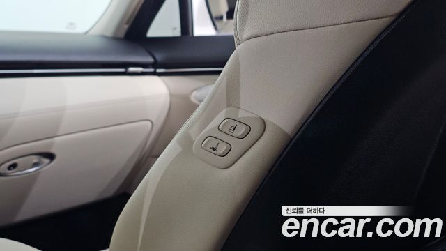 Genesis GV70 2023 — photo 30