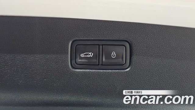 Genesis GV70 2023 — photo 32