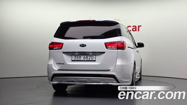 Kia Canival 2018 — photo 4