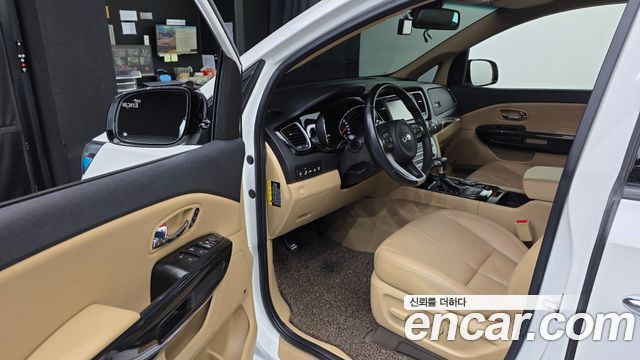 Kia Canival 2018 — photo 13