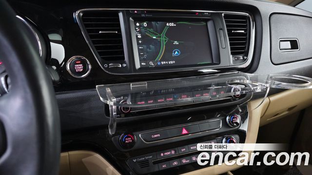 Kia Canival 2018 — photo 17