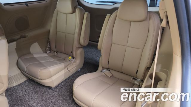 Kia Canival 2018 — photo 23