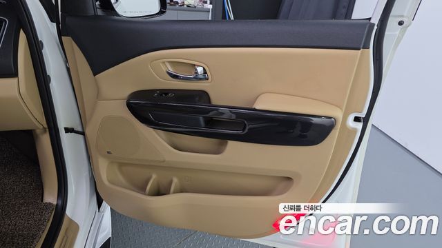 Kia Canival 2018 — photo 15