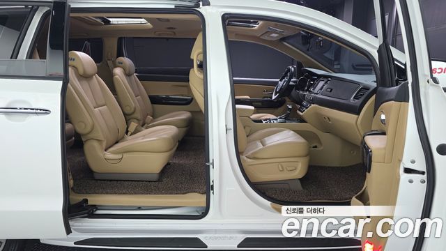 Kia Canival 2018 — photo 16