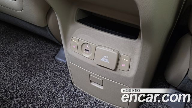 Kia Canival 2018 — photo 28