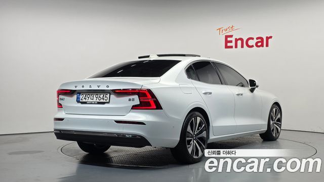Volvo S60 2024 — photo 2