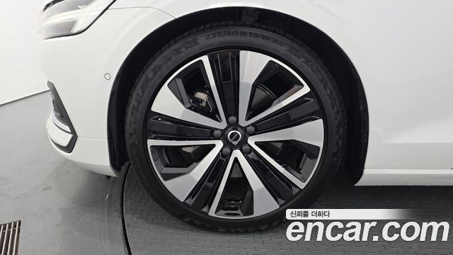 Volvo S60 2024 — photo 5