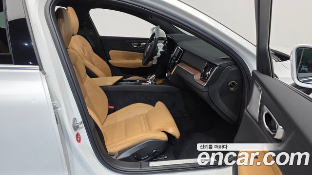 Volvo S60 2024 — photo 17