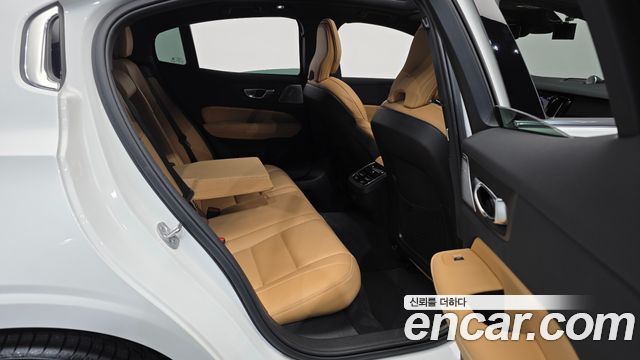 Volvo S60 2024 — photo 18