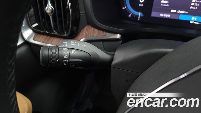 Volvo S60 2024 — photo 32