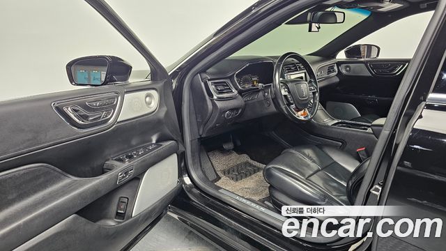 Lincoln Continental 2017 — photo 13
