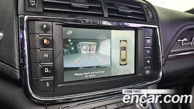 Lincoln Continental 2017 — photo 21