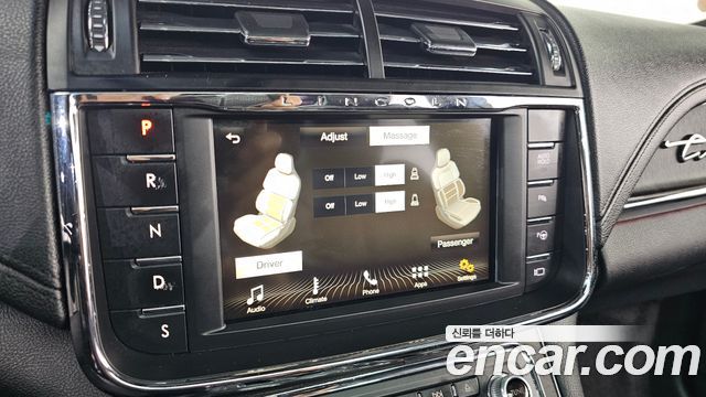 Lincoln Continental 2017 — photo 22