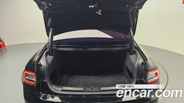 Lincoln Continental 2017 — photo 26