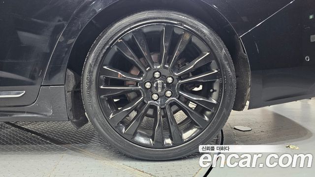 Lincoln Continental 2017 — photo 7