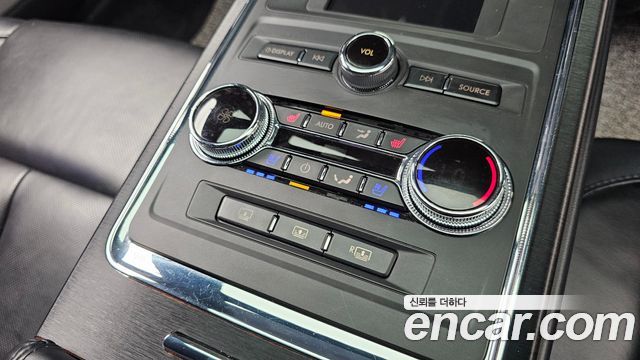 Lincoln Continental 2017 — photo 32