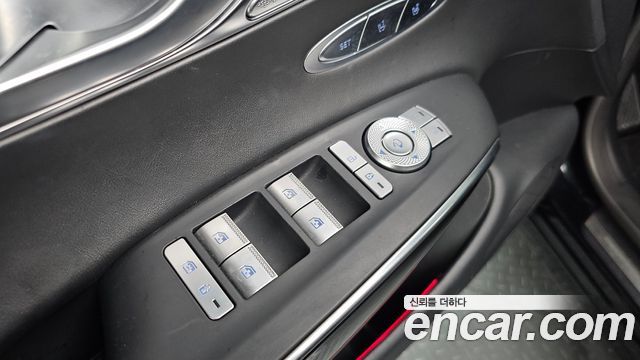 Genesis GV70 2021 — photo 13