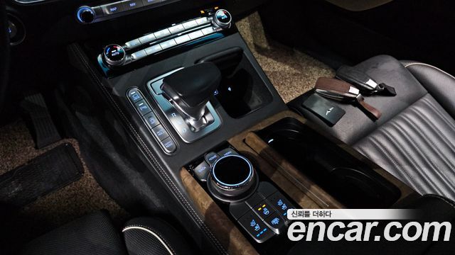 Genesis G90 2019 — photo 12