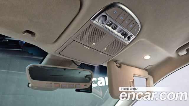 Genesis G90 2019 — photo 28