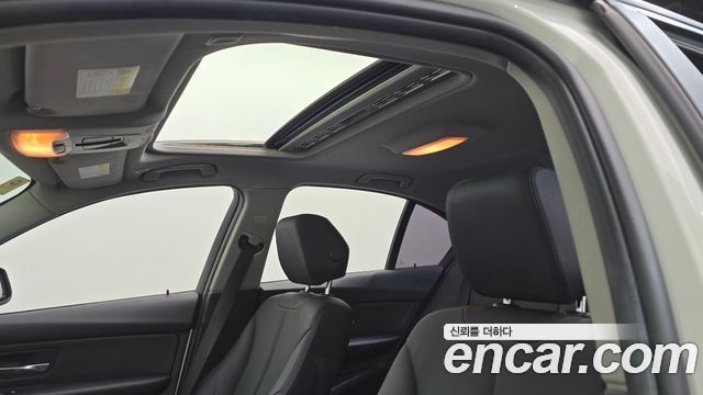 BMW 3-Series 2012 — photo 17