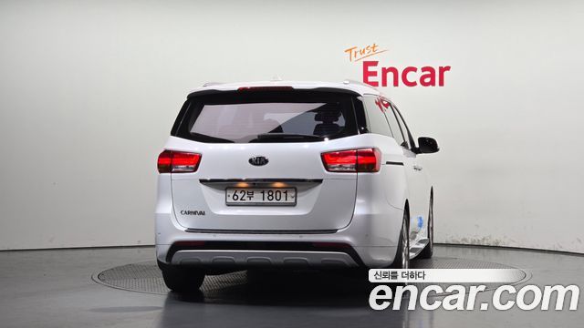 Kia Canival 2018 — photo 4