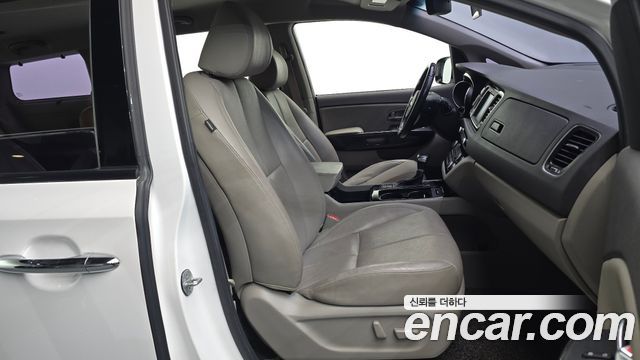 Kia Canival 2018 — photo 12